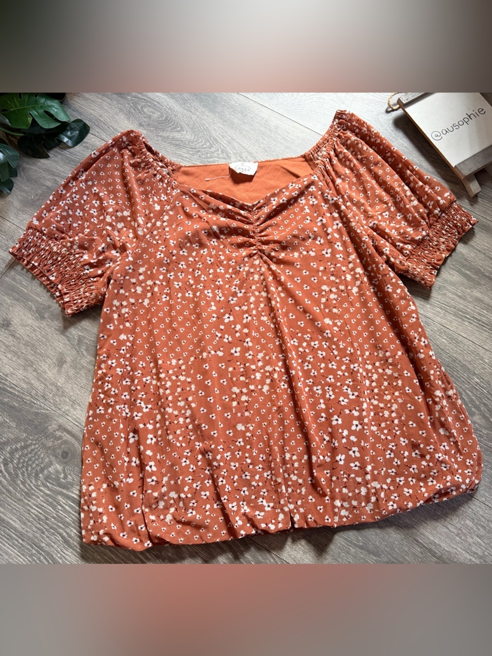 Ember Tiny Floral Balloon Hem Smocked Short Sleeve Blouse in Burnt Orange. M
